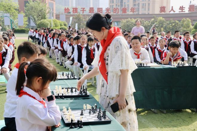 世界冠軍走進(jìn)重慶涪陵城七校教育集團(tuán) 開啟一場智慧盛宴(圖2)