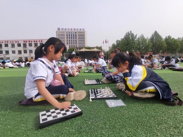 1500名學生共弈棋盤馬路街小學國際象棋爭霸賽盛大舉行(圖3)