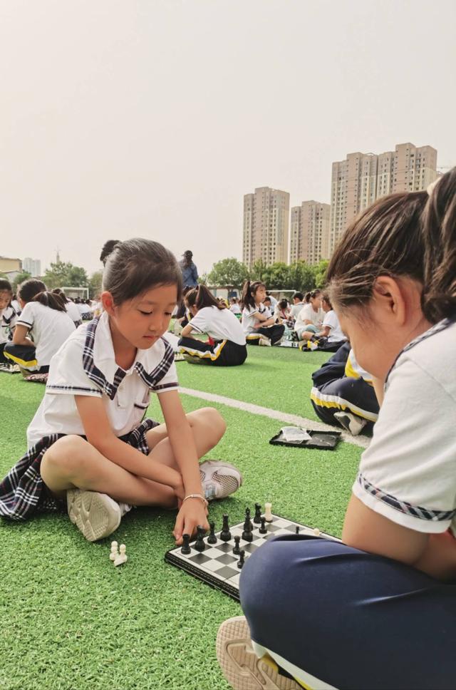 1500名學生共弈棋盤馬路街小學國際象棋爭霸賽盛大舉行(圖2)
